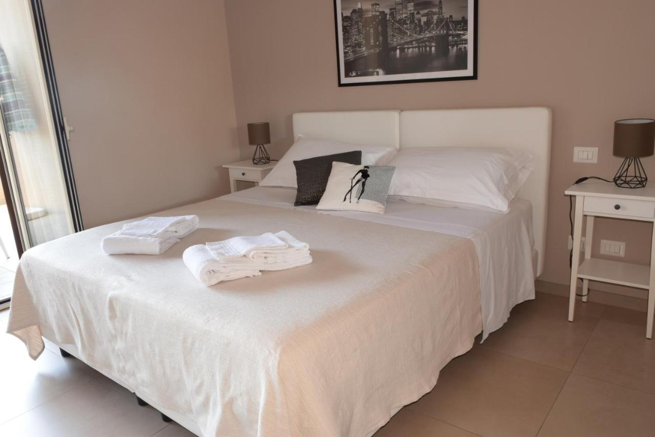 Casa Vacanze Lombardo Santa Teresa Di Riva Exteriör bild