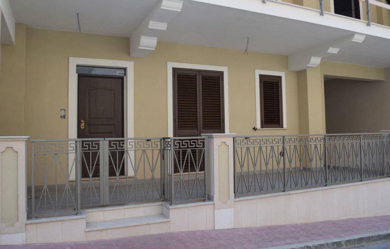Casa Vacanze Lombardo Santa Teresa Di Riva Exteriör bild
