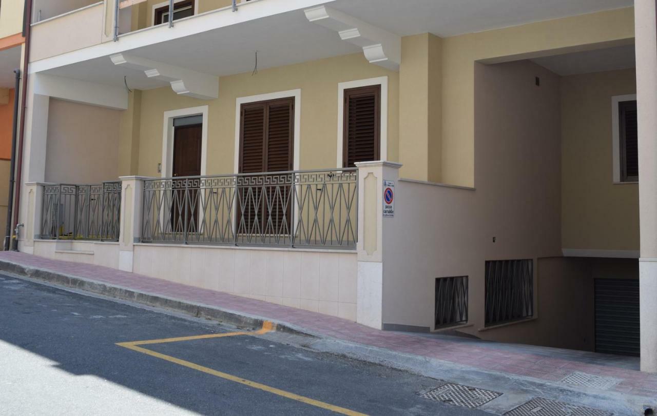 Casa Vacanze Lombardo Santa Teresa Di Riva Exteriör bild